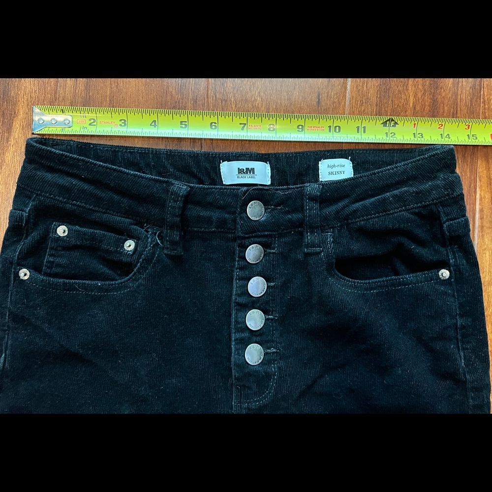Women’s High Rise Jeans - Picture 3 of 5